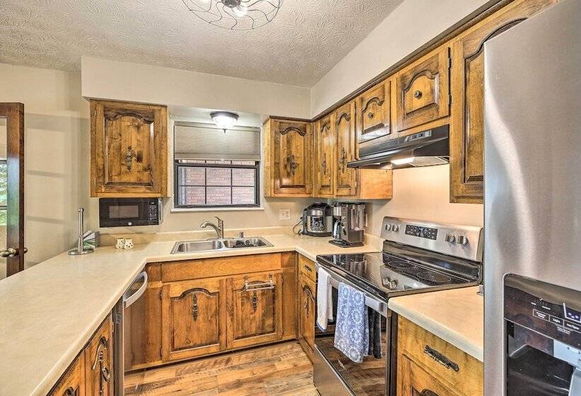 Idyllic Bronston Retreat W/ Fire Pit + View!