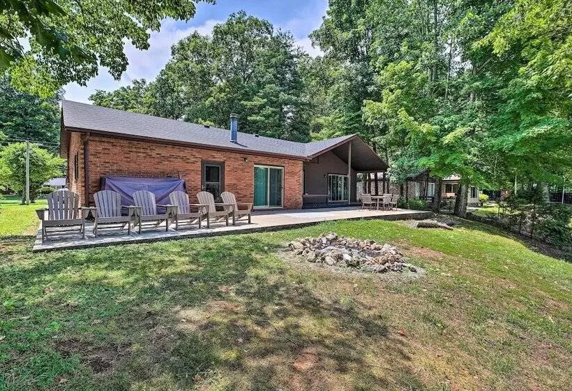 Idyllic Bronston Retreat W/ Fire Pit + View!