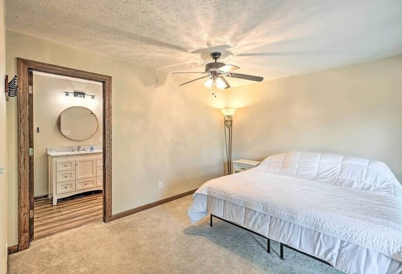 Idyllic Bronston Retreat W/ Fire Pit + View!