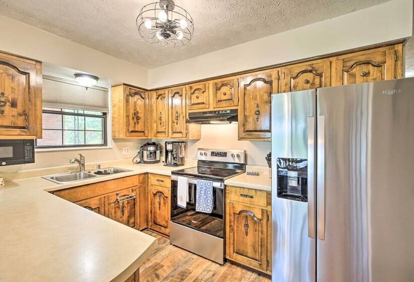 Idyllic Bronston Retreat W/ Fire Pit + View!