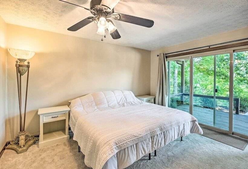 Idyllic Bronston Retreat W/ Fire Pit + View!