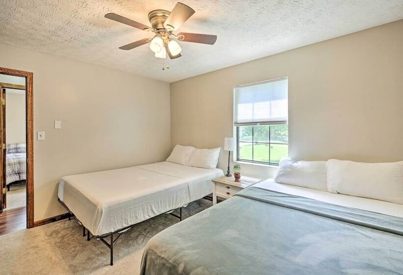 Idyllic Bronston Retreat W/ Fire Pit + View!