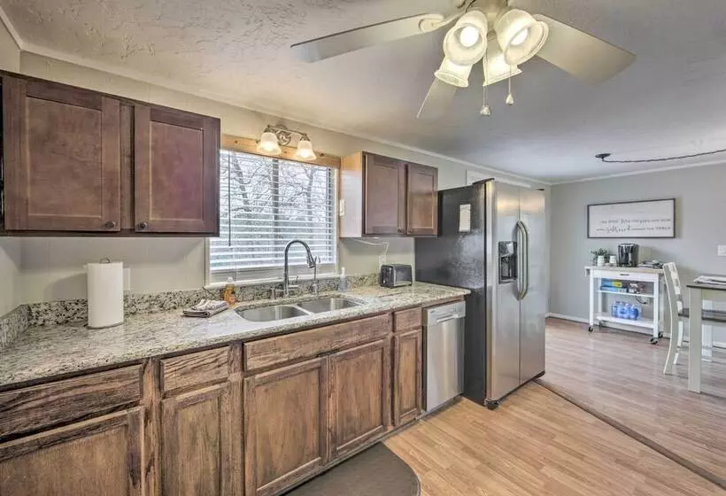 Jefferson Retreat W/ Backyard < 1 Mi To Lake!