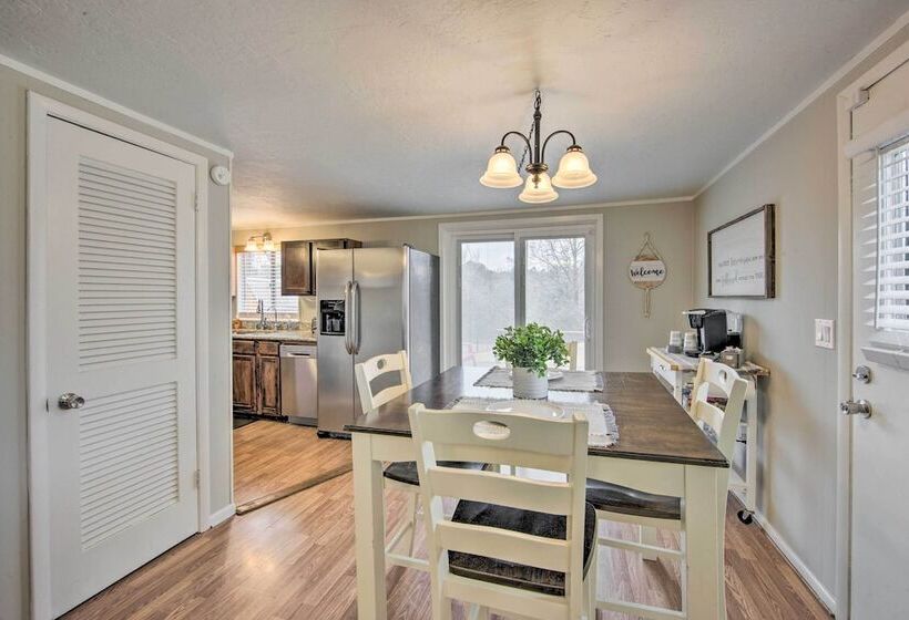 Jefferson Retreat W/ Backyard < 1 Mi To Lake!