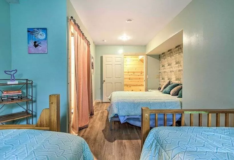 Lake Michigan Gem < Half Miles To Private Beach!