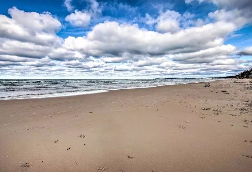 Lake Michigan Gem < Half Miles To Private Beach!