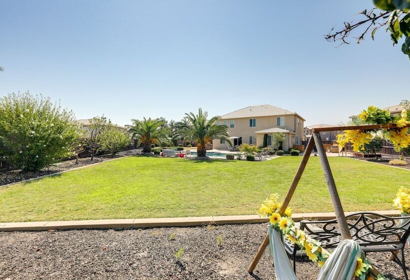 Luxe Roseville Home W/ Pool & Hot Tub!
