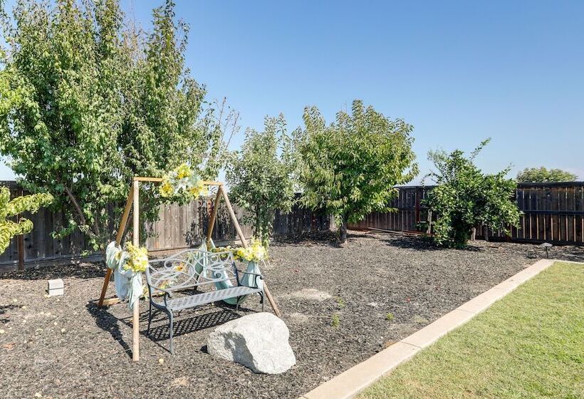 Luxe Roseville Home W/ Pool & Hot Tub!