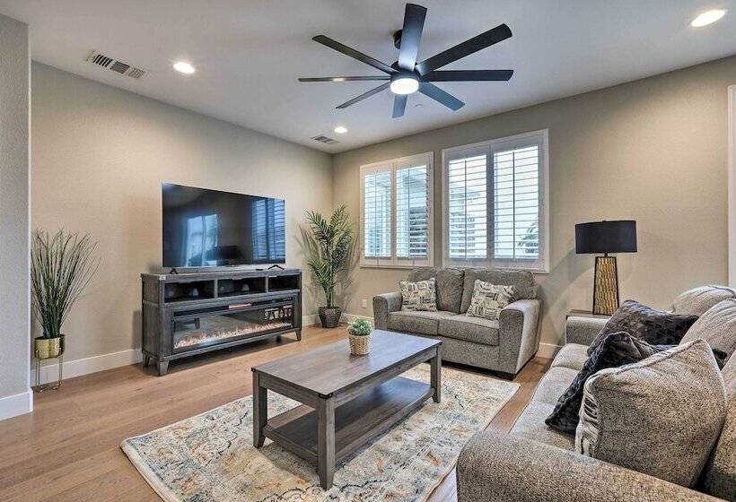 Luxe Roseville Home W/ Pool & Hot Tub!