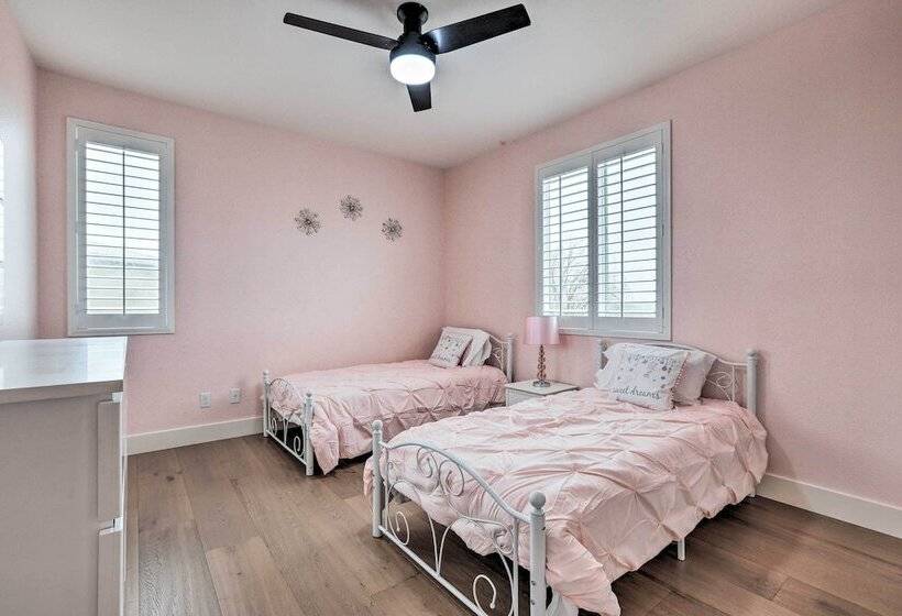 Luxe Roseville Home W/ Pool & Hot Tub!