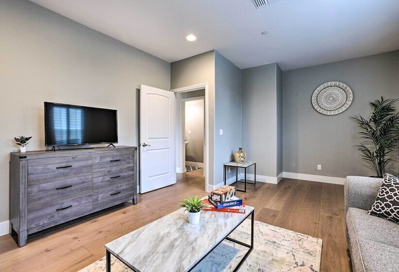 Luxe Roseville Home W/ Pool & Hot Tub!