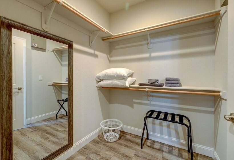 Modern Murphys Vacation Home Near Downtown!