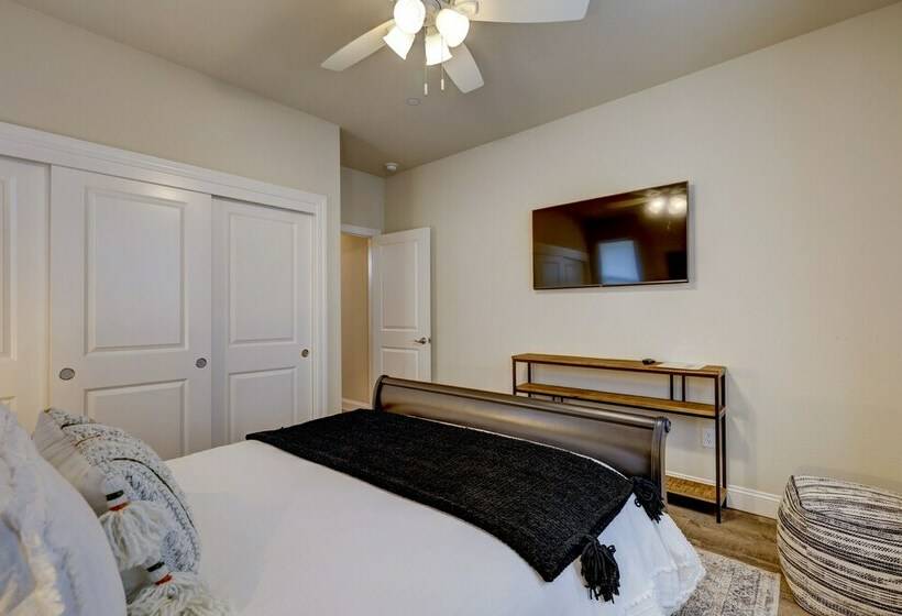 Modern Murphys Vacation Home Near Downtown!