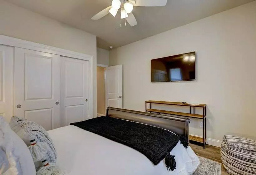 Modern Murphys Vacation Home Near Downtown!