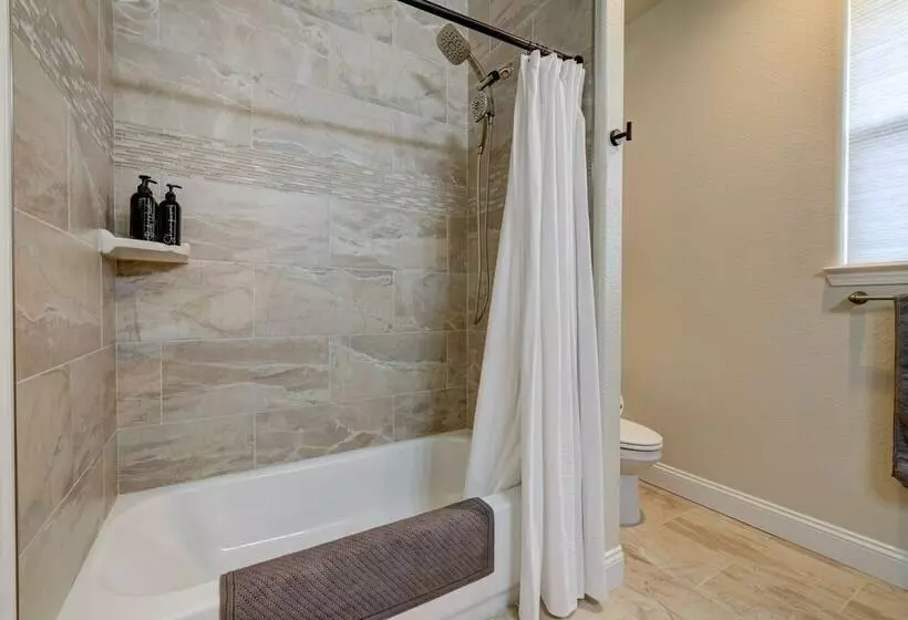 Modern Murphys Vacation Home Near Downtown!