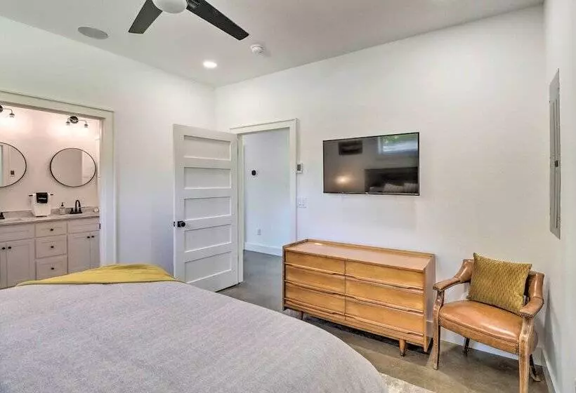 Modern Norfork House W/ Patio On White River!