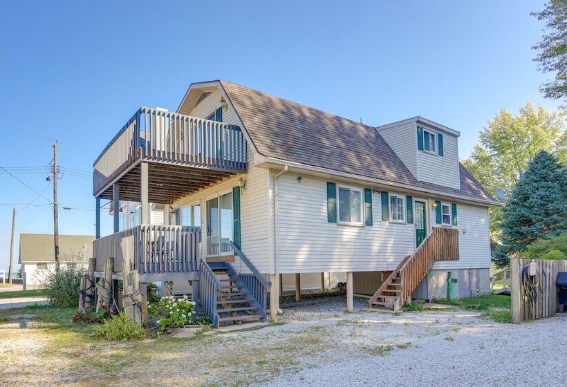 Oak Harbor Lake Home W/ 4 Decks + Seating!