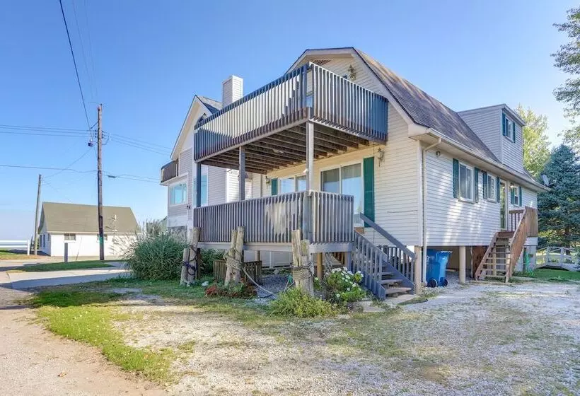 Oak Harbor Lake Home W/ 4 Decks + Seating!