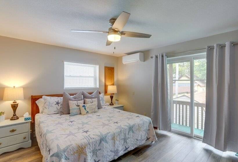 Oak Harbor Lake Home W/ 4 Decks + Seating!