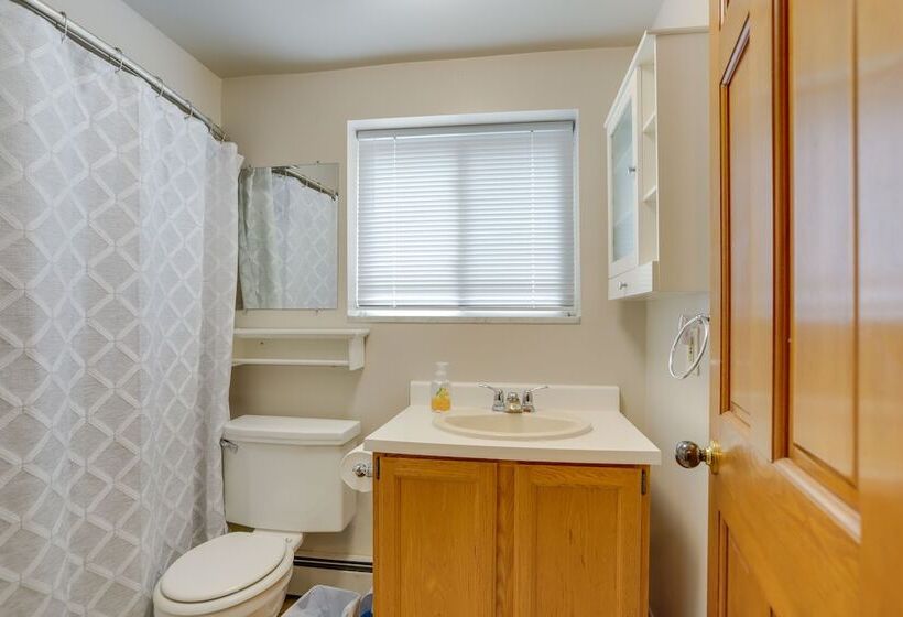 Oak Harbor Lake Home W/ 4 Decks + Seating!