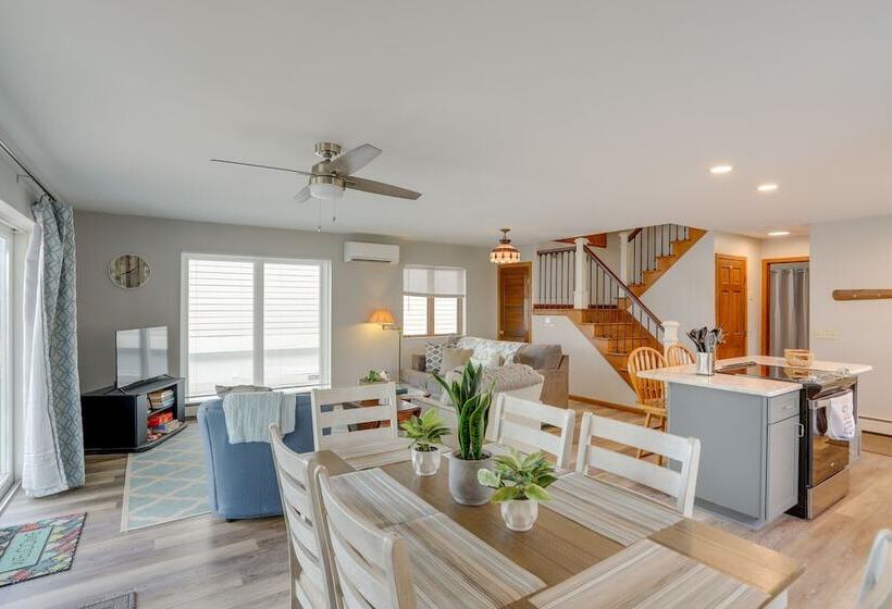 Oak Harbor Lake Home W/ 4 Decks + Seating!