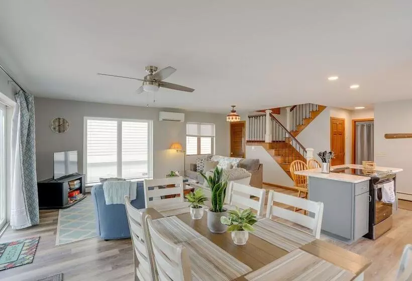 Oak Harbor Lake Home W/ 4 Decks + Seating!