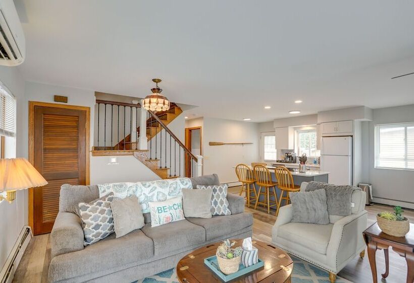 Oak Harbor Lake Home W/ 4 Decks + Seating!