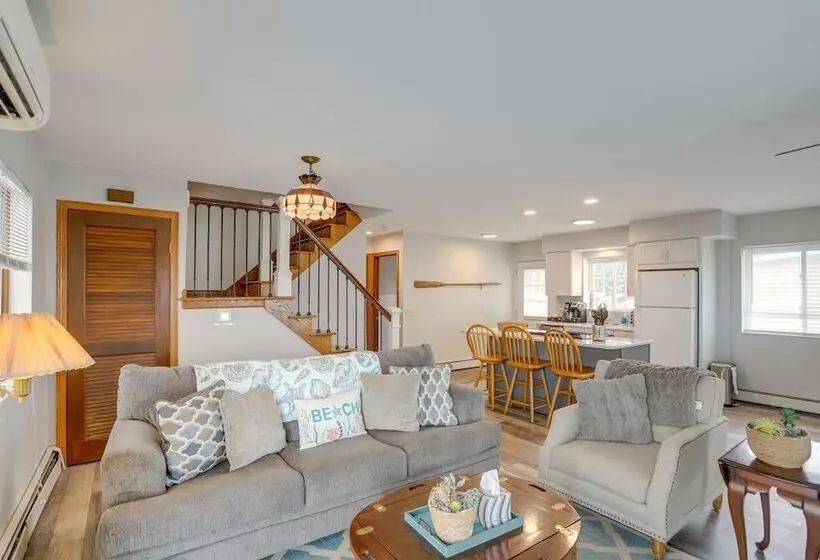 Oak Harbor Lake Home W/ 4 Decks + Seating!