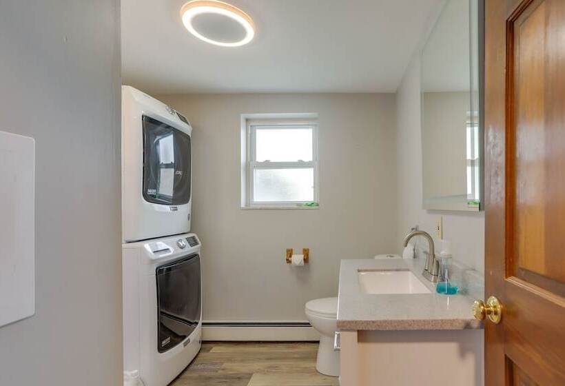 Oak Harbor Lake Home W/ 4 Decks + Seating!