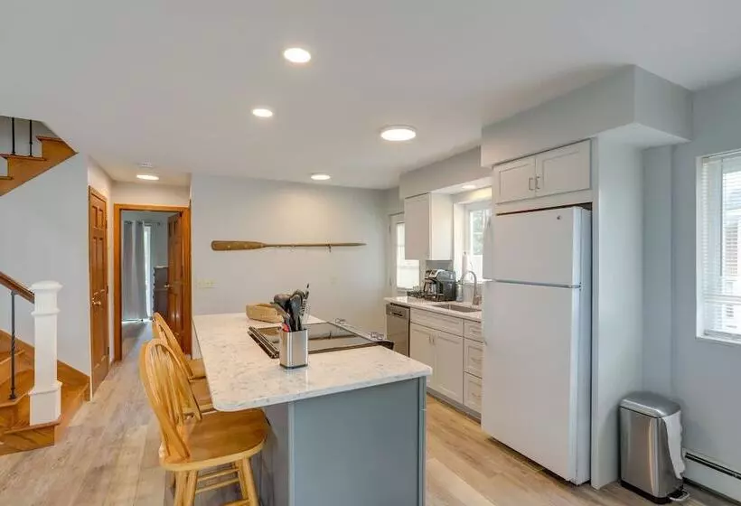 Oak Harbor Lake Home W/ 4 Decks + Seating!