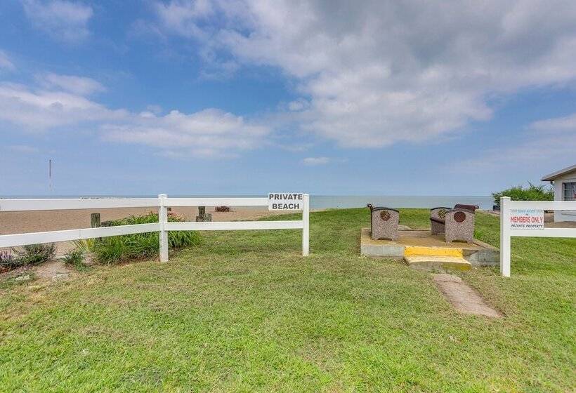 Oak Harbor Lake Home W/ 4 Decks + Seating!