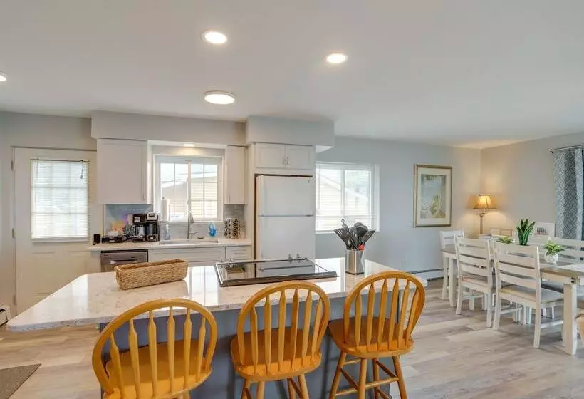 Oak Harbor Lake Home W/ 4 Decks + Seating!