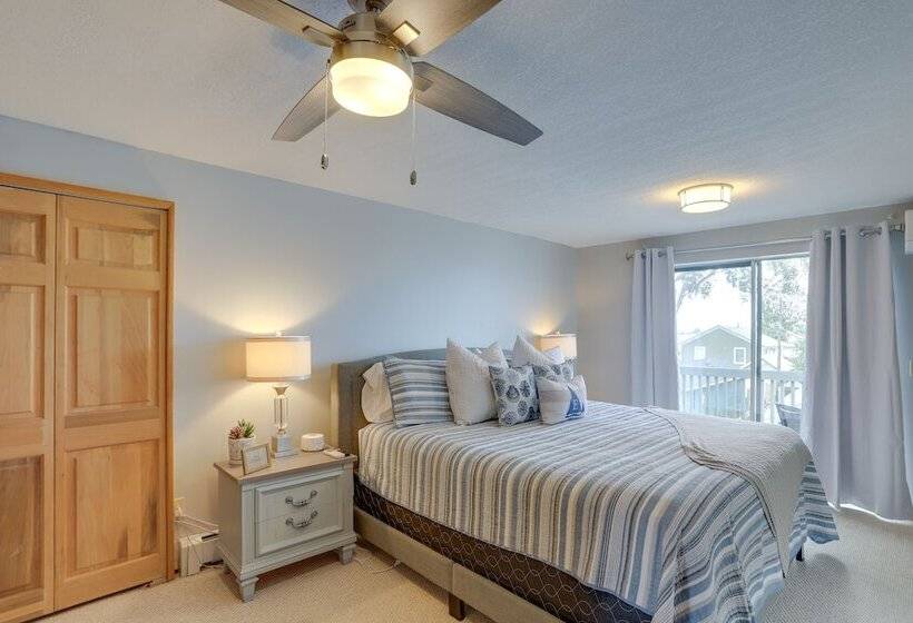 Oak Harbor Lake Home W/ 4 Decks + Seating!