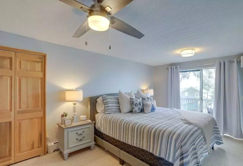 Oak Harbor Lake Home W/ 4 Decks + Seating!