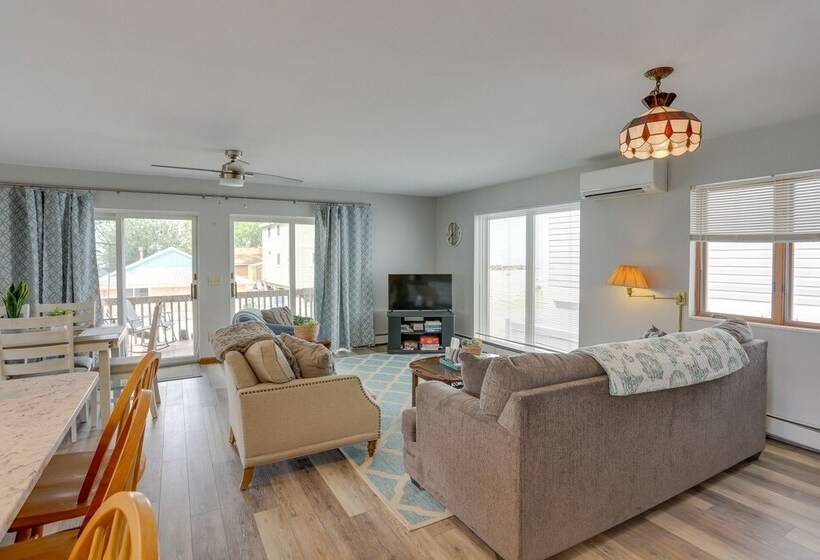 Oak Harbor Lake Home W/ 4 Decks + Seating!