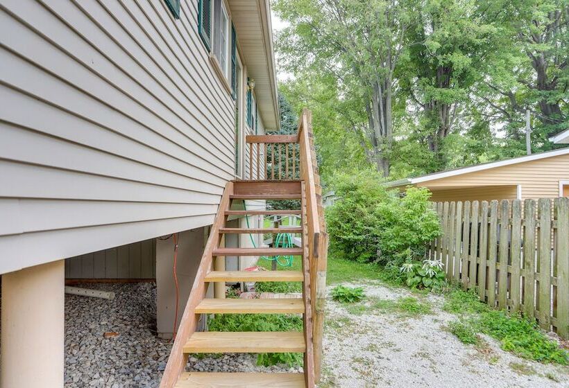 Oak Harbor Lake Home W/ 4 Decks + Seating!