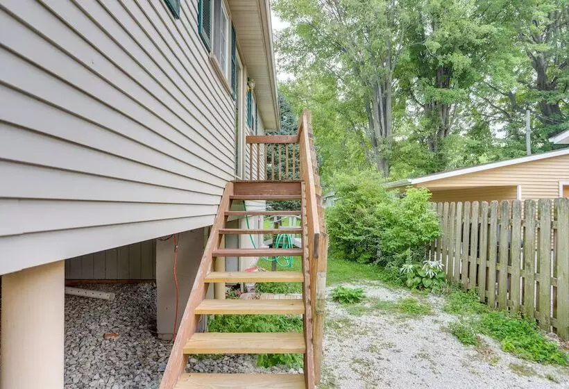 Oak Harbor Lake Home W/ 4 Decks + Seating!