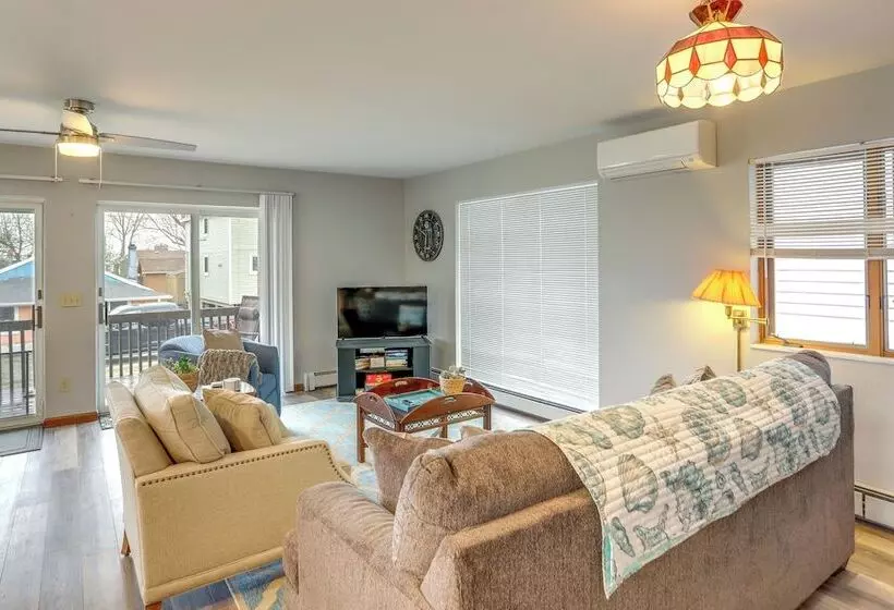 Oak Harbor Lake Home W/ 4 Decks + Seating!