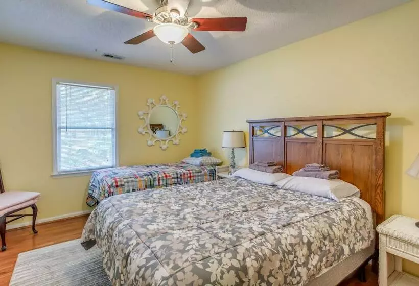 Oak Island Vacation Rental: Close To Beach
