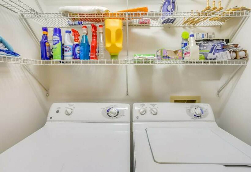 Oak Island Vacation Rental: Close To Beach