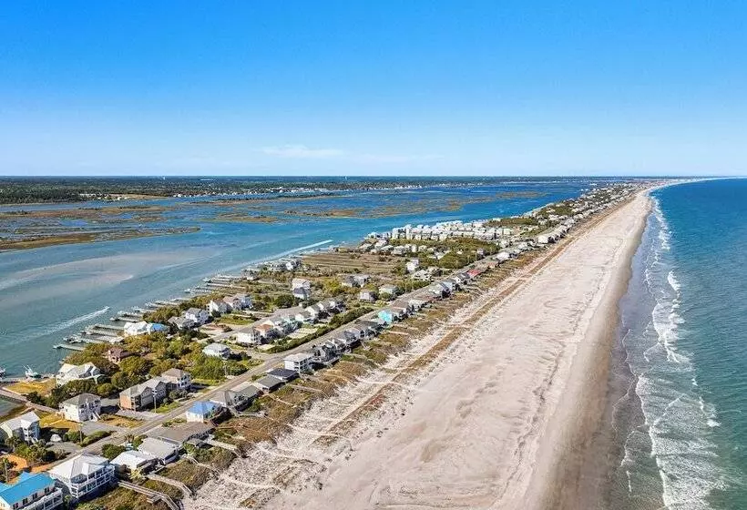 Oceanfront Gem W/ Rooftop Deck: Steps To Sand