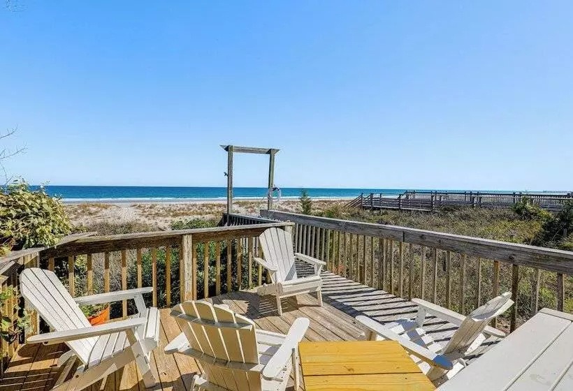 Oceanfront Gem W/ Rooftop Deck: Steps To Sand