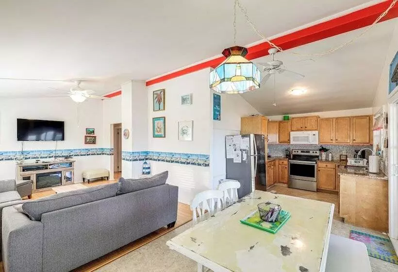 Oceanfront Gem W/ Rooftop Deck: Steps To Sand