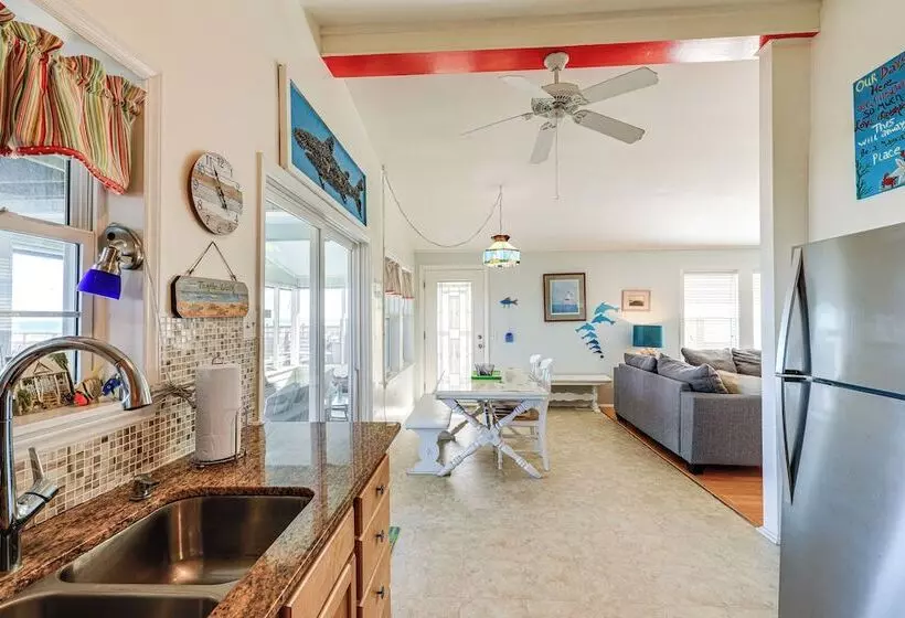 Oceanfront Gem W/ Rooftop Deck: Steps To Sand