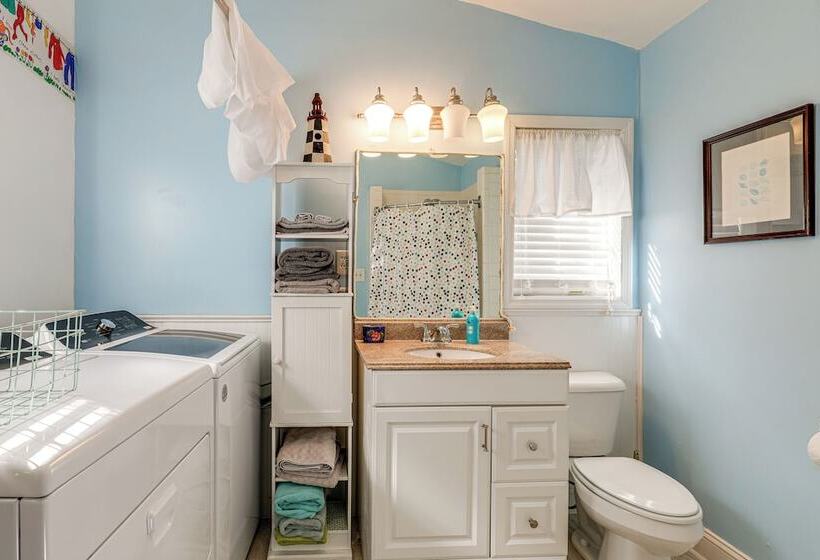 Oceanfront Gem W/ Rooftop Deck: Steps To Sand