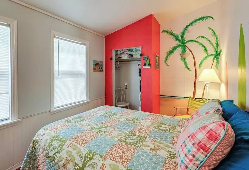 Oceanfront Gem W/ Rooftop Deck: Steps To Sand