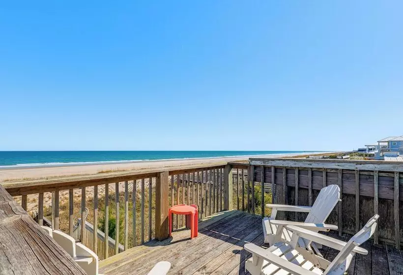 Oceanfront Gem W/ Rooftop Deck: Steps To Sand