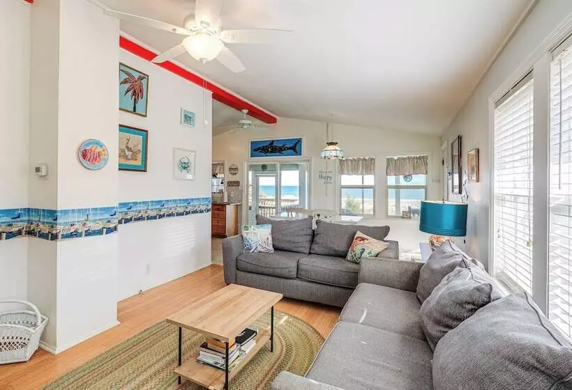 Oceanfront Gem W/ Rooftop Deck: Steps To Sand