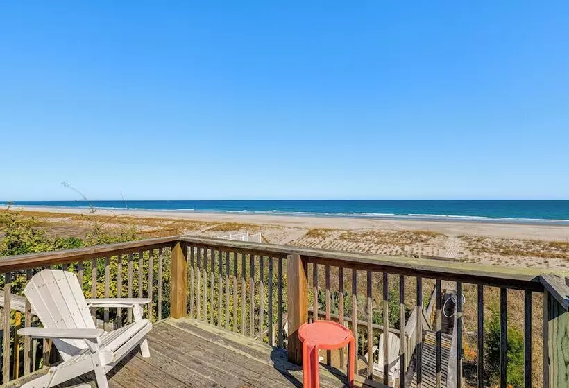 Oceanfront Gem W/ Rooftop Deck: Steps To Sand