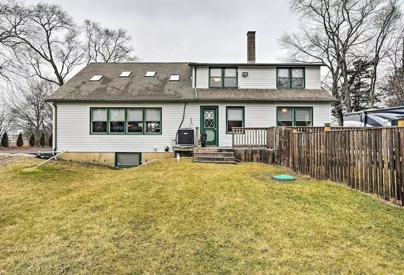 Pet Friendly Bartlett Farmhouse W/ Deck!